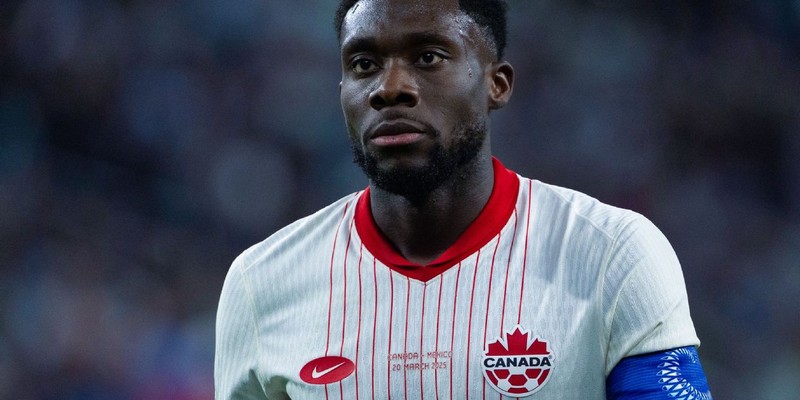 Dù còn trẻ nhưng Davies hiện đang là đội trưởng của đội tuyển Canada